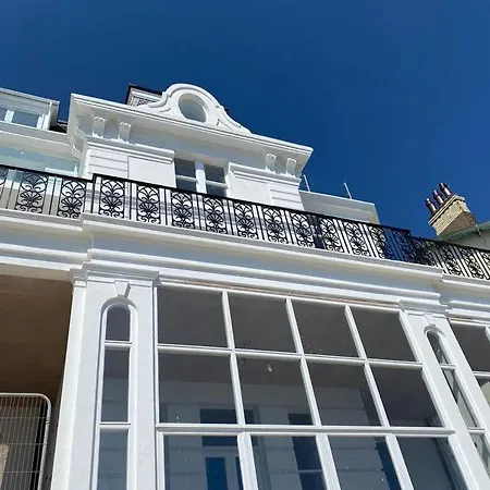 Ackworth Penthouse - Luxury Newly Renovated Penthouse, Roof Terrace Prime Location *