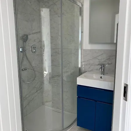 Ackworth Penthouse - Luxury Newly Renovated Penthouse, Roof Terrace Prime Location Apartment *