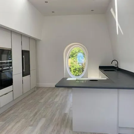 Ackworth Penthouse - Luxury Newly Renovated Penthouse, Roof Terrace Prime Location Apartment