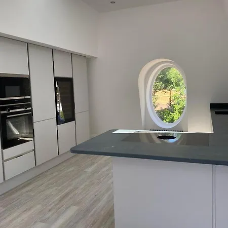 Ackworth Penthouse - Luxury Newly Renovated Penthouse, Roof Terrace Prime Location Apartment