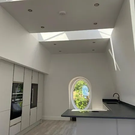 Ackworth Penthouse - Luxury Newly Renovated Penthouse, Roof Terrace Prime Location * Filey