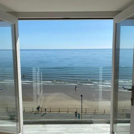 Ackworth Penthouse - Luxury Newly Renovated Penthouse, Roof Terrace Prime Location
